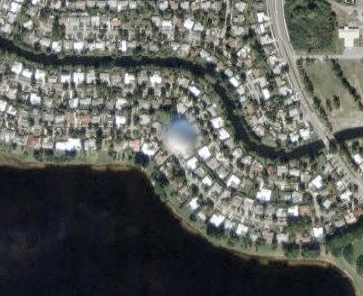 Ufo über Palm Beach? (Google Maps)